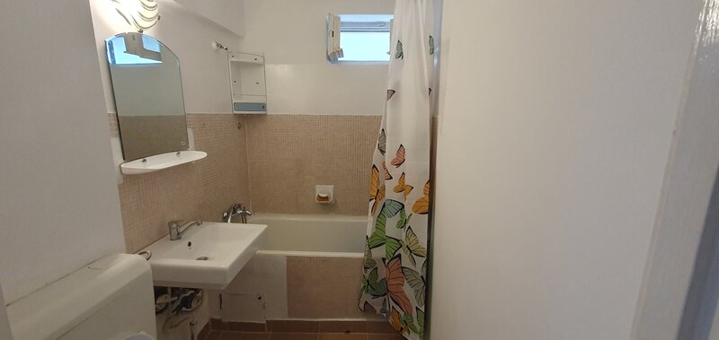 Drumul Taberei, metrou Romancierilor, et.4/9, semi-mobilat, liber